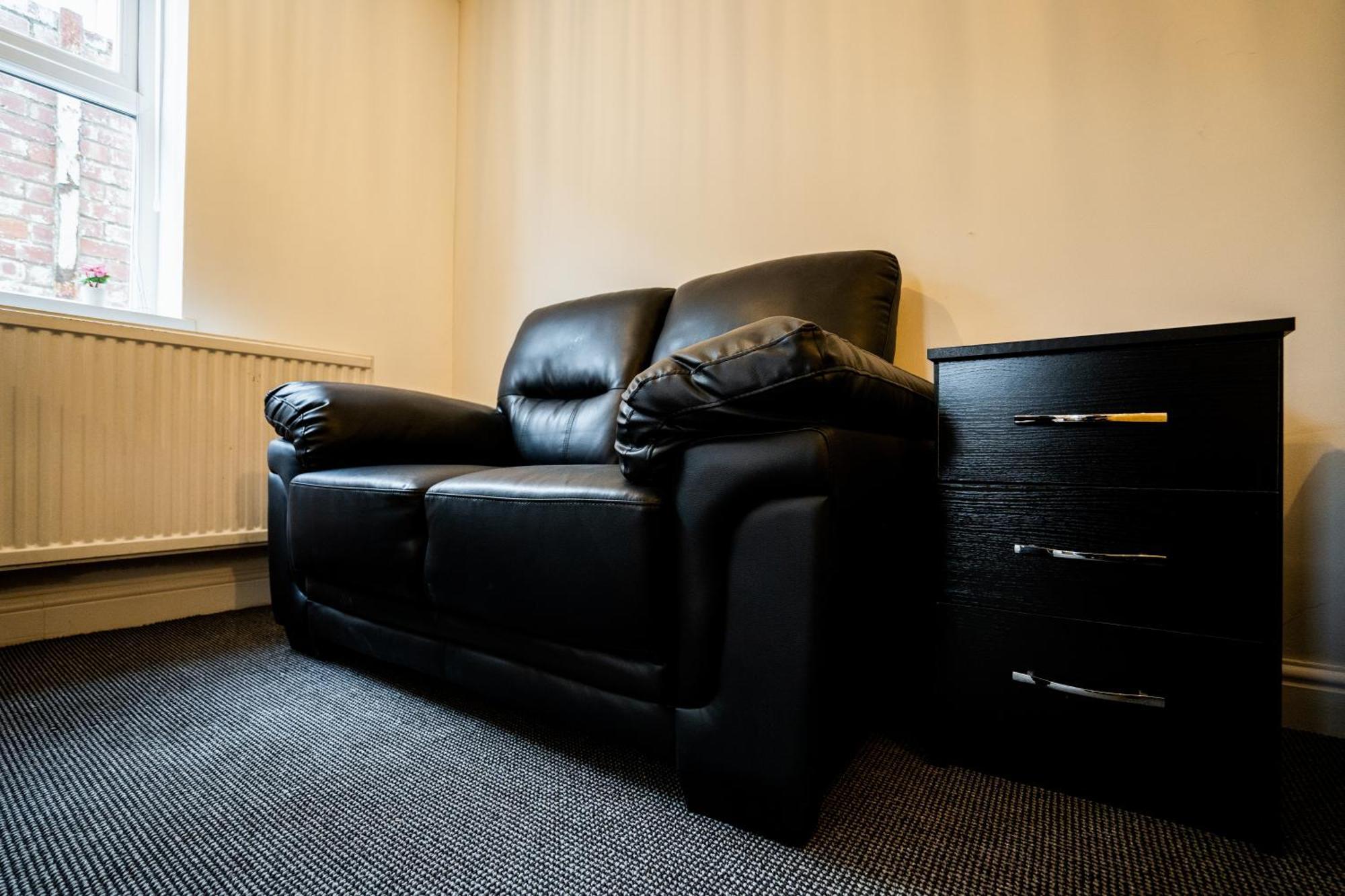 Апартаменты Kunda House In Tyseley Бирмингем Экстерьер фото